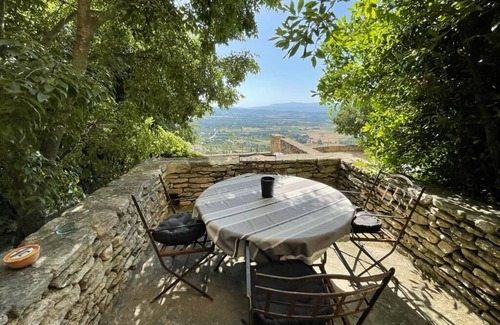 Gordes House | Super two bedroom village house with panoramic views and swimming pool