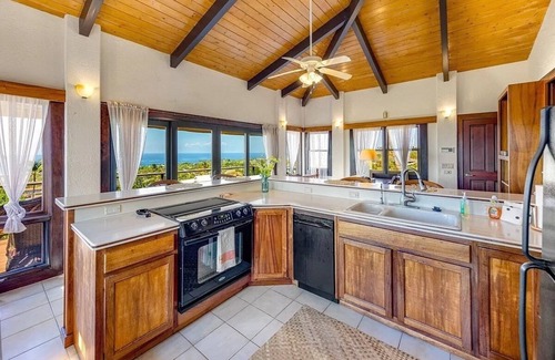 Kailua-Kona Cottage | Superb 1 Bedroom Guest House with180 deg Ocean View.