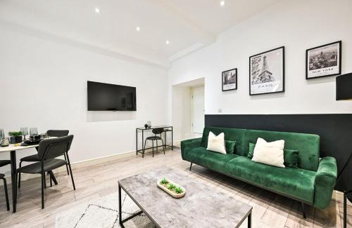 Ealing Apartment | Superb 1bed Ealing Apartment- Steps to Tube & City Attractions