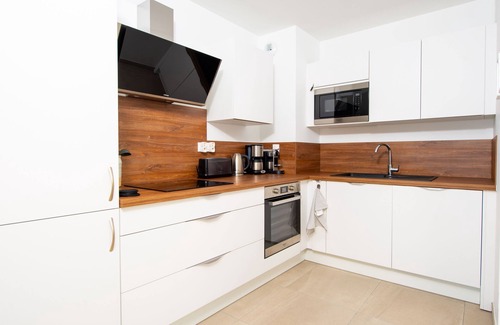 La Madeleine Apartment | Superb 2 bed 2 bath apartment with sea views in Nice