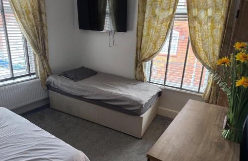 Stoke-on-Trent Apartment | Superb 2 bed Apartment Great location