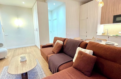 Riquier Apartment | SUPERB 2-ROOM APARTMENT, NEWLY RENOVATED. CLOSE TO PORT AND SHOPS.