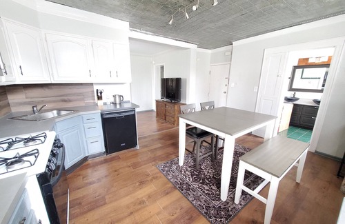 Williamsburg Apartment | SUPERB-2BR*1min to Train*5mns to Manh*15ms Mdtwn!.