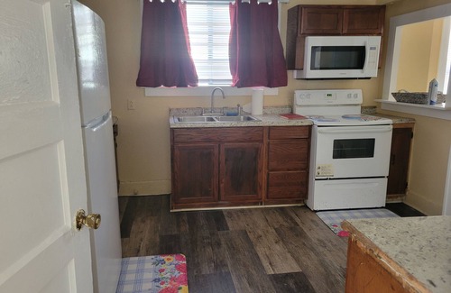 Port Arthur House | Superb 3-bedroom house with Central Air and Heat 15 minutes from Motiva Refinery