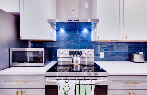 Church Hill House | Superb 3BR W/Balcony Near Capitol Centern
