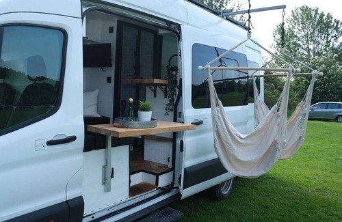Stockton-on-Tees Cabin | Superb 4 berth Campervan with Kingsize bed