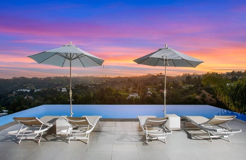 Beverly Hills House | Superb 6-bedroom exquisite contemporary masterpiece in Beverly Hills.