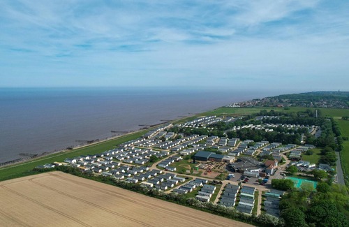 Hopton House | Superb 6 berth caravan at Broadland Sands Holiday Park in Suffolk ref 20025CF