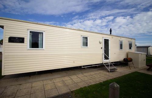 Caister-on-Sea Other | Superb 8 Berth Caravan, Close To Amenities At Caister Beach Ref 30073F