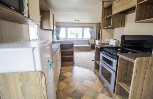 Caister-on-Sea Other | Superb 8 Berth Caravan, Close To Amenities At Caister Beach Ref 30073F