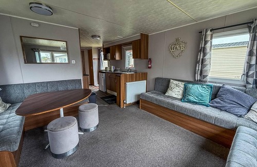 Clacton-on-Sea House | Superb 8 berth caravan with free WiFi at Highfield Grange ref 26706WR