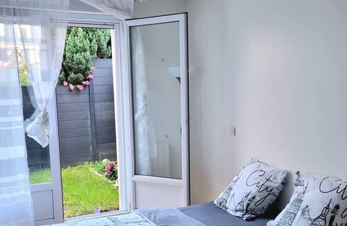 Saint-Cyr-l'Ecole Apartment | Superb apartment with garden near Versailles