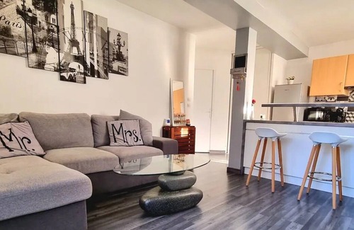 Saint-Cyr-l'Ecole Apartment | Superb apartment with garden near Versailles