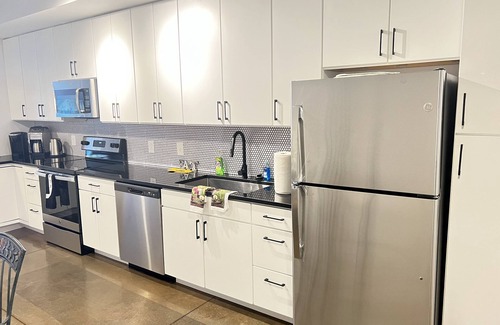 Payne-Logan Apartment | Superb apartment downtown w/outdoor amenities