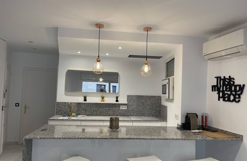 Roses Town Center Apartment | Superb apartment, facing the beach, in the center of Rosas with beautiful terrace.
