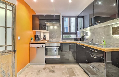 Nimes City Centre Apartment | Superb apartment ideally located in the city center with Clim (6 pers, 80m²)