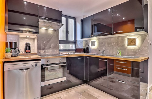 Nimes City Centre Apartment | Superb apartment ideally located in the city center with Clim (6 pers, 80m²)