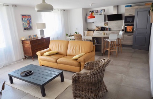 Volx Apartment | Superb apartment in a villa with swimming pool in a quiet location!