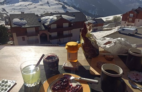Manigod Apartment | Superb apartment with mountain views