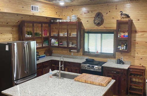 Etta Cabin | Superb cabin with AC, Wi-Fi. 4 bedrooms available, 26 minutes to Oxford square