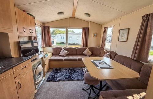 Winestead House | Superb caravan with free WiFi at Sand le Mere Park, Yorkshire ref 71020S