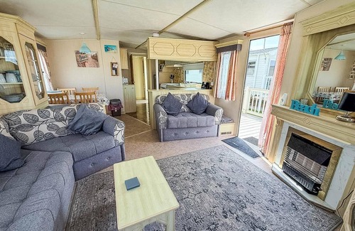 Hunstanton House | Superb caravan with decking close to Hunstanton beach in Norfolk ref 23060S