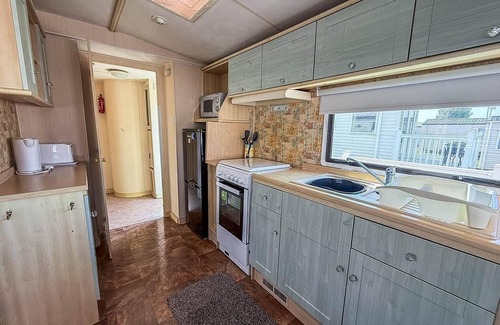 Hunstanton House | Superb caravan with decking close to Hunstanton beach in Norfolk ref 23060S