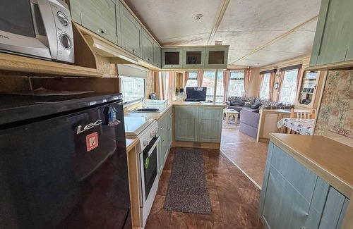 Hunstanton House | Superb caravan with decking close to Hunstanton beach in Norfolk ref 23060S