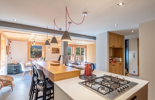 Les Tines Ski Chalet | Superb chalet with large garden, 5 bedrooms, parking and WiFi
