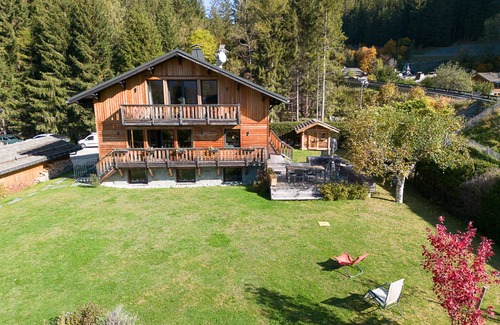 Les Tines Ski Chalet | Superb chalet with large garden, 5 bedrooms, parking and WiFi