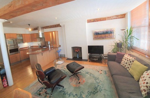 Cathedrals Apartment | Superb Converted Warehouse in London - Ideal for up to 3 people