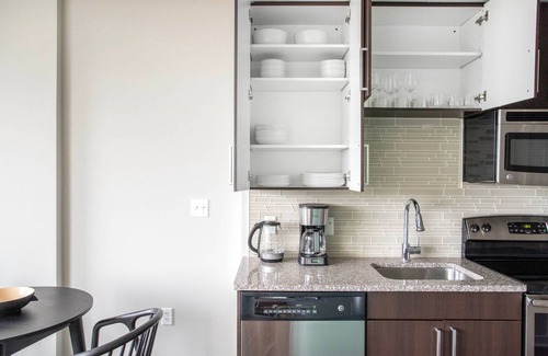 Del Ray Apartment | Superb Del Ray 1BR w/Gym, nr Theater, Airport & Nightlife, by Blueground