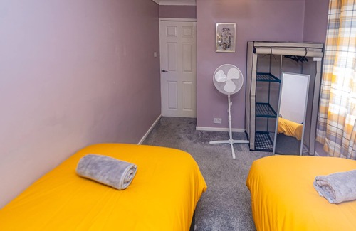 Patchway House | Superb Dwelling! Fast Wifi, Parking, Patchway