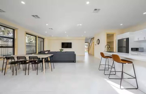 Westmeadows House | Superb Family Home, 6 Mins to Melbourne Airport, 18km from Melbourne CBD