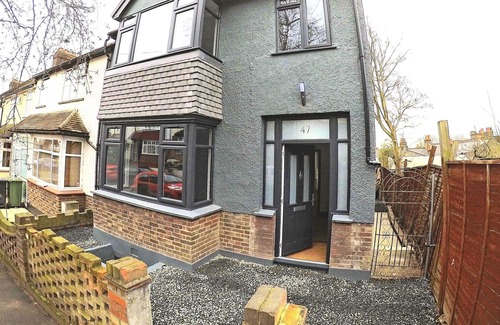 Ladywell House | Superb family home in popular family area