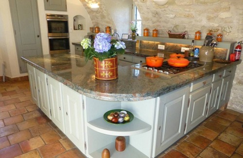 Bonnieux House | Superb Farmhouse: Tennis, Infinity Pool, Vineyard, Sleeps 10