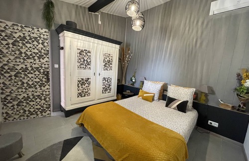 Orgon House | Superb Gîte with private pool and jacuzzi