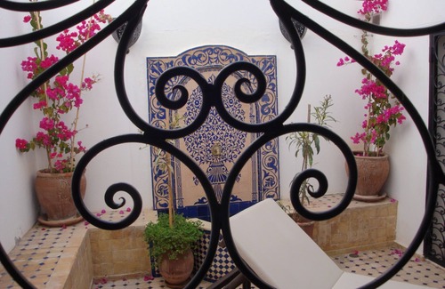 Cite Charaf House | SUPERB HOUSE IN CHARAF RESIDENTIAL AREA. FLOWER GARDEN TERRACE AND PATIO