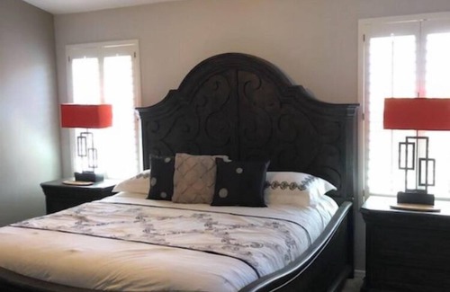 Monarch House | Superb location ! Excellent Weather! What are you waiting for?