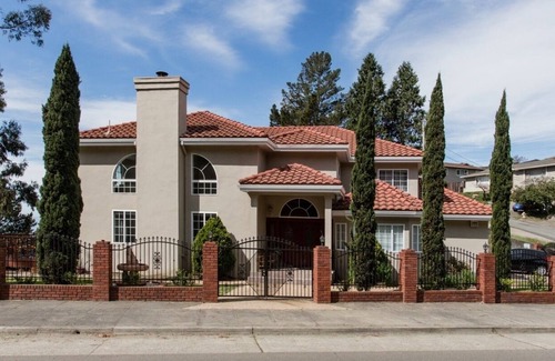 Piedmont House | Superb Location. Sunny 3700Sqf Sanctuary. Trails/Woods/Views. 20min from SF