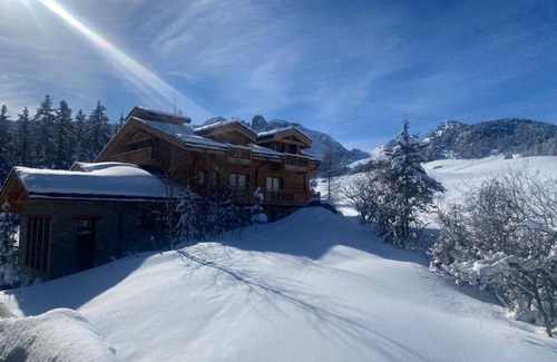 Courchevel Ski Chalet | Superb luxury modern chalet with relaxation and fitness areas