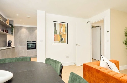 St. Johns Wood Apartment | Superb Marylebone apartment with large balcony