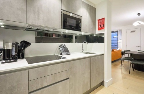 St. Johns Wood Apartment | Superb Marylebone apartment with large balcony