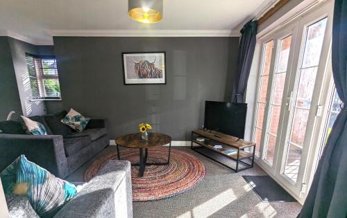 Tatenhill Apartment | Superb Modern Apartment, FREE Secure Parking!