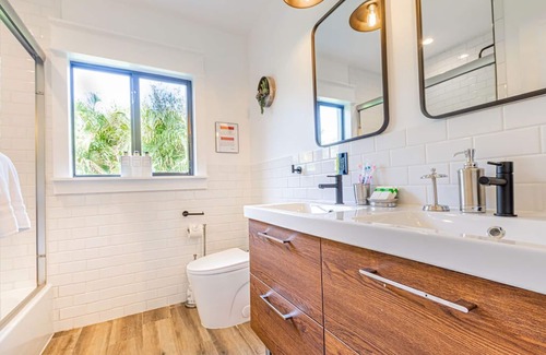 Miami Shores Villa | Superb Modern Villa w/Mini Golf+ Heated Pool+BBQ Grill