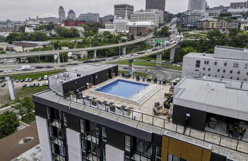 Saint-Jean-Baptiste Apartment | Superb new condo with pool, in the heart of downtown Quebec City