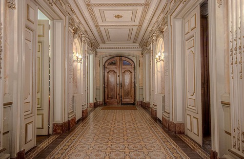 Nevian House | Superb romantic 8-bedroom chateau with AC and WiFi in the south of France