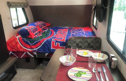 Geneva House | Superb RV with AC, heat, good spectrum internet,
