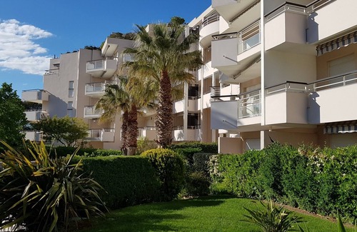 Saint-Raphael Apartment | Superb sea view, air conditioning, swimming pool and private garage