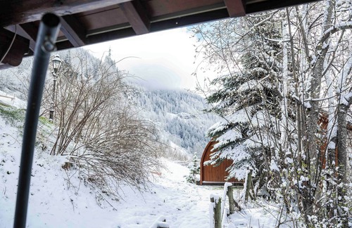 Les Brevieres Ski Chalet | Superb self catered ski Chalet in Tignes-les-Brevieres 50m from lift